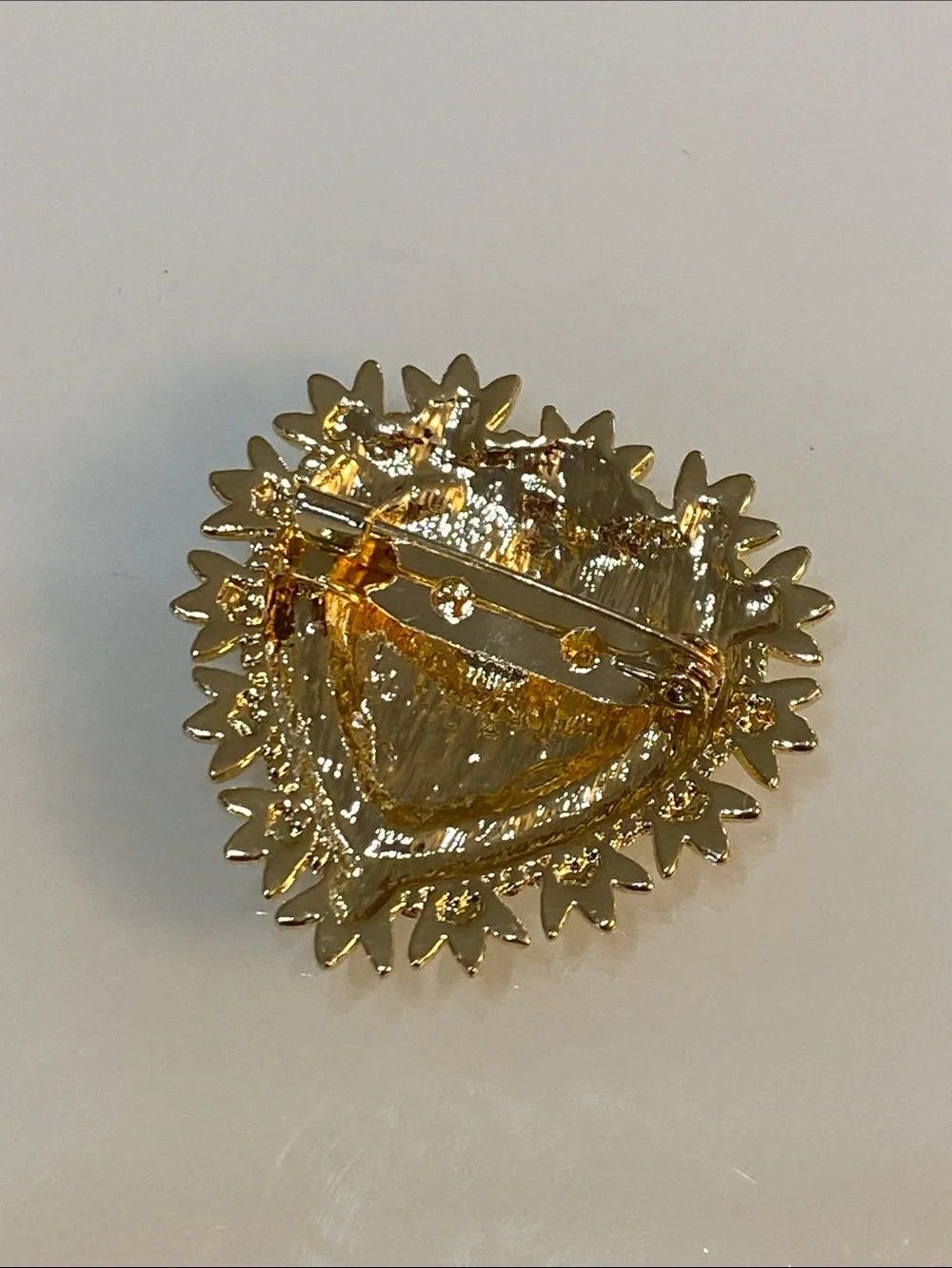 Gold tone heart brooch